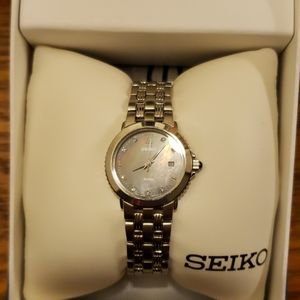 Ladies Seiko watch with Mother of Pearl face